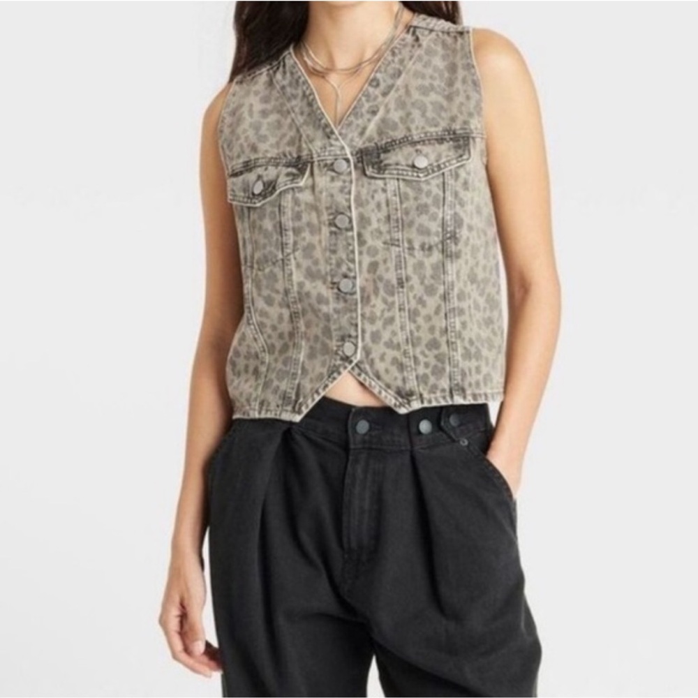 Universal Thread Leopard Print Vest